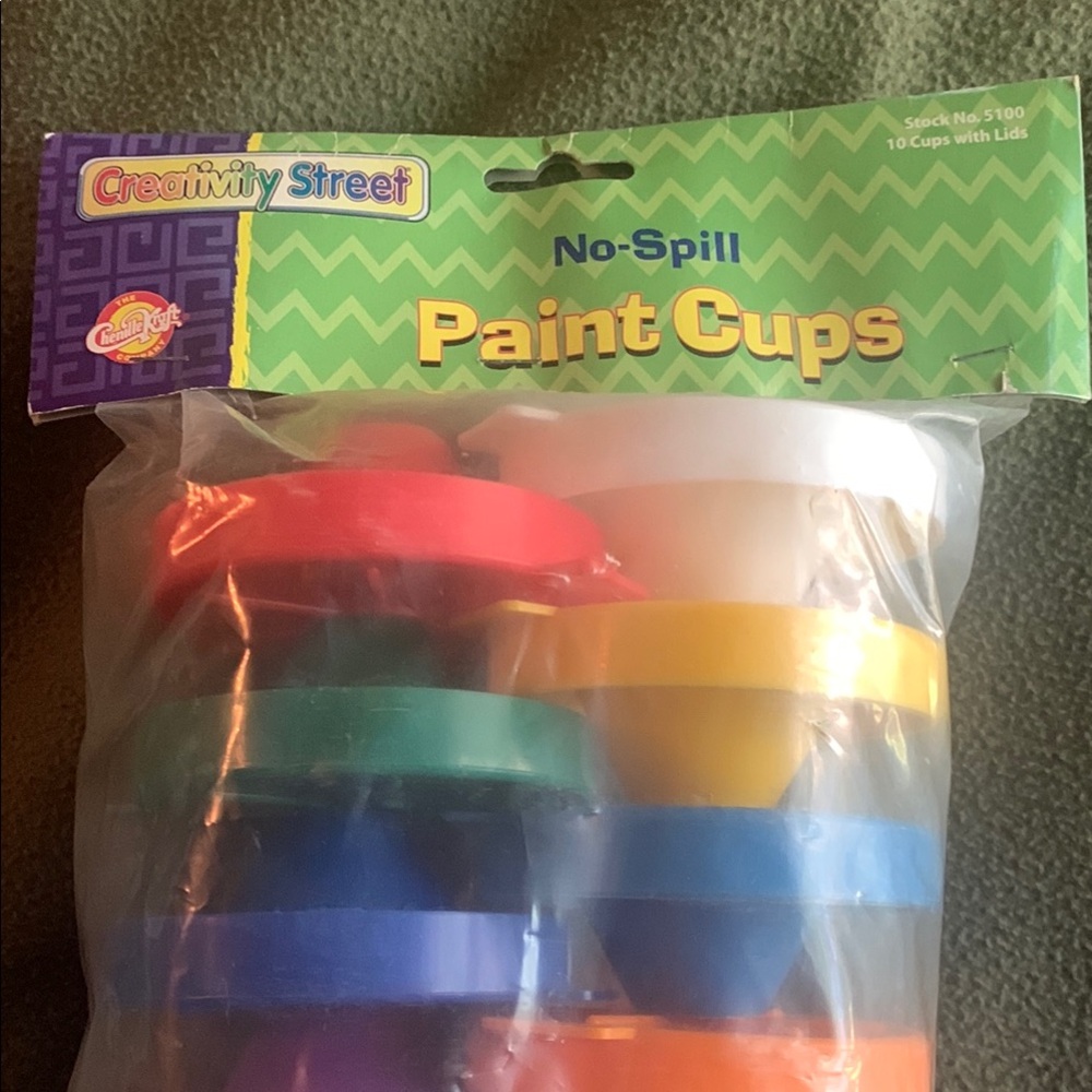 NIP Creativity Street No-Spill paint cups with lids. 10 3” x 3” cups.